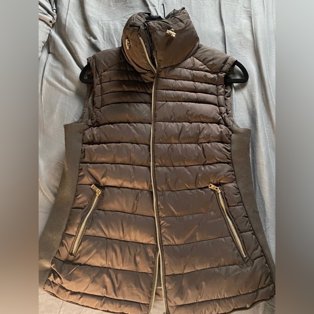 Women’s Brown Puffer Vest-Size Extra Large- No hood, gold zipper